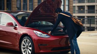 راهنمای خودرو Model 3 تسلا بازکردن درب صندوق با اپلیکیشن