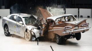 تست تصادف IIHS خودروهای 1959 Chevrolet Bel Air و شورولت Malibu 2009