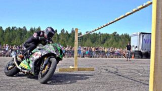 مسابقه دریفت موتورسیکلت Limbo Smash