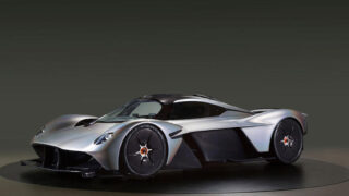 فضای مجازی ماشین Aston Martin Valkyrie ببینید