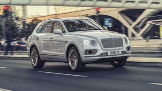 رانندگی خودرو هیبریدی بنتلی Bentayga 2020