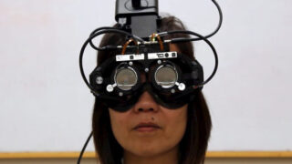 عینک لنز با قابلیت ردیابی چشم