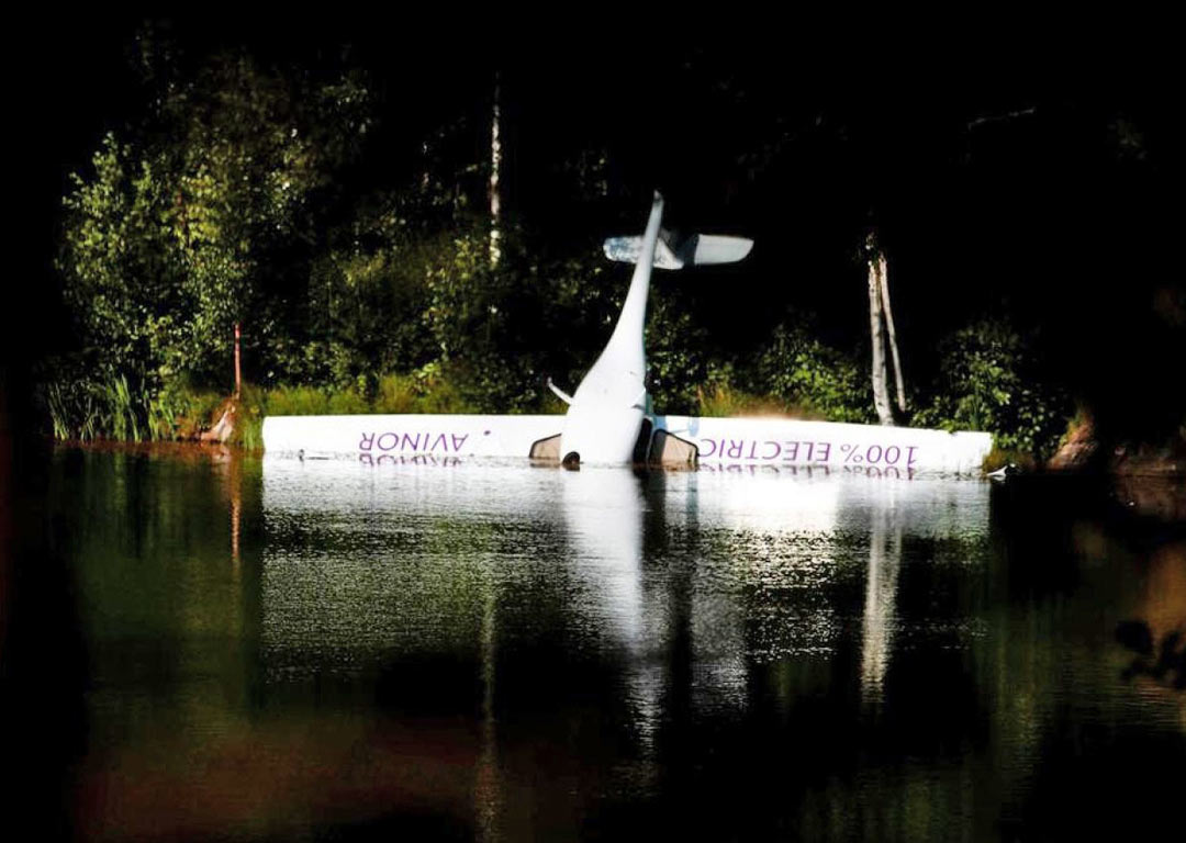 هواپیما برقی نروژ دریاچه سقوط