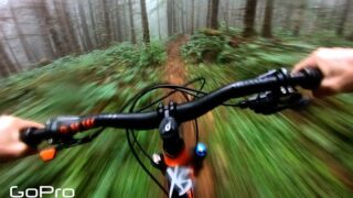 برداری ای دوچرخه سواری جنگل با دوربین GoPro
