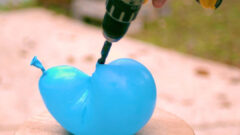 بادکنک های پر شده با آب در حرکت آهسته شگفت آور به نظر می رسند!