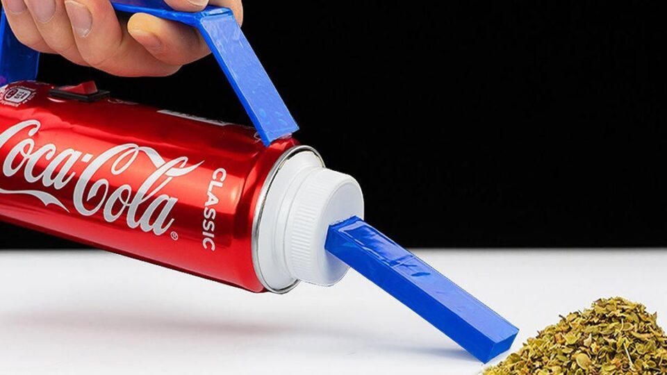 چگونه می توان یک دستگاه جارو برقی دستی را با قوطی نوشابه کوکا کولا درست