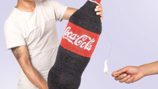 آتش زدن بطری نوشابه کوکا کولا با 100 نخ کبریت