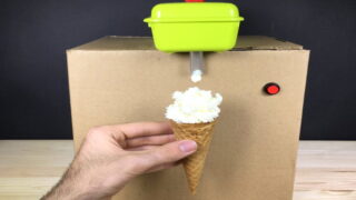 طرز تهیه دستگاه تحویل دهنده بستنی با مقوا ابزاری
