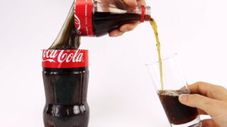 بریدن بطری کوکا کولا ریختن