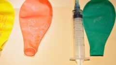 چگونه یک ابزار ساده برای بادکردن بادکنک ها بسازیم