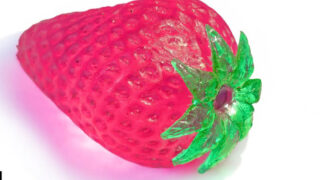 هنر ساخت توت فرنگی شفاف با رزین اپوکسی