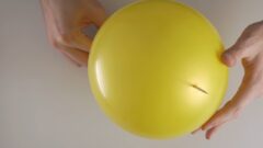 آزمایش علمی رد کردن سیخ چوبی از بادکنک بدون ترکیدن!